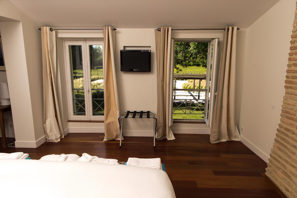 Les Cinq Sens Du Chateau Mayne Lalande Hotell Castelnau-de-Médoc Rum bild